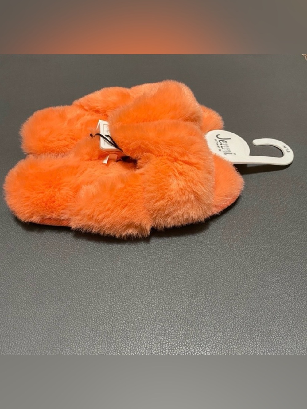 NWT JENNI Women's Faux Fur Solid Crossband
Slippers - Picture 2 of 3